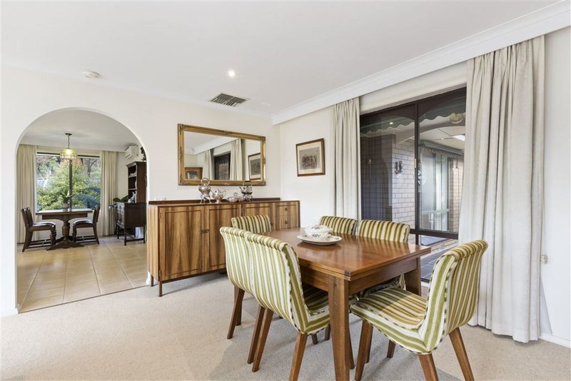 Photo - 42 Caithness Crescent, Glen Waverley VIC 3150 - Image 5