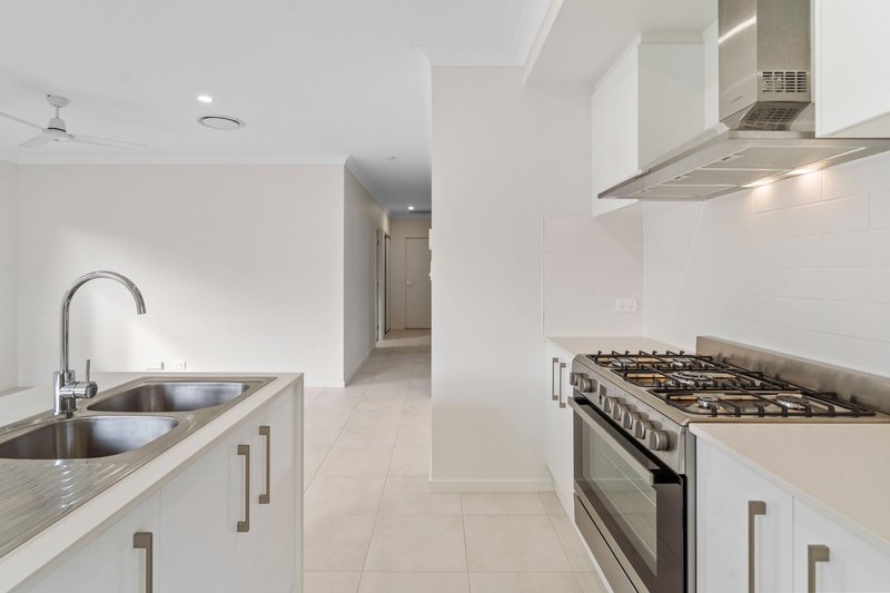 Photo - 42 Carrington Circuit, Park Ridge QLD 4125 - Image 3