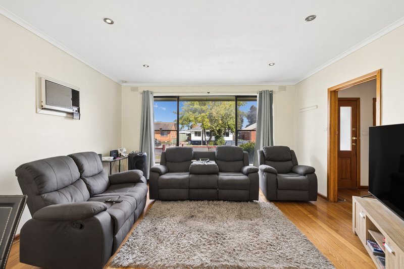 Photo - 42 Centenary Crescent, Werribee VIC 3030 - Image 3