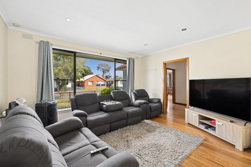 Photo - 42 Centenary Crescent, Werribee VIC 3030 - Image 4
