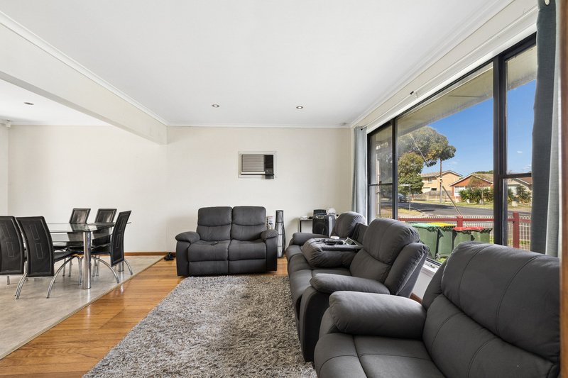 Photo - 42 Centenary Crescent, Werribee VIC 3030 - Image 5