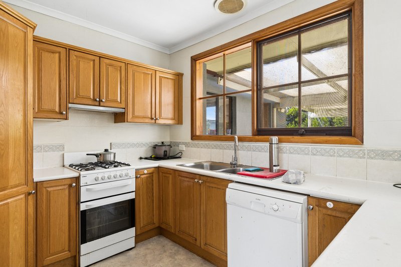 Photo - 42 Centenary Crescent, Werribee VIC 3030 - Image 6