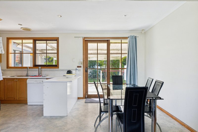 Photo - 42 Centenary Crescent, Werribee VIC 3030 - Image 7
