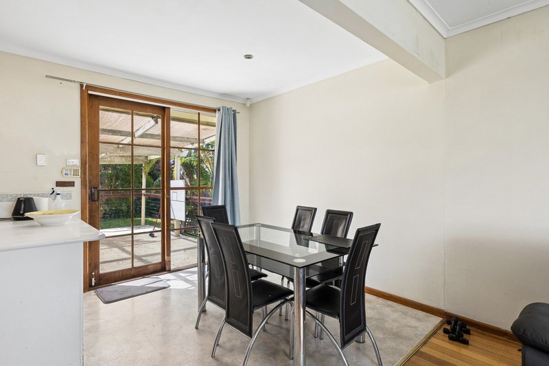 Photo - 42 Centenary Crescent, Werribee VIC 3030 - Image 8