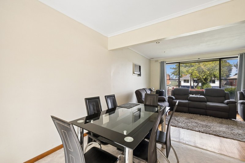 Photo - 42 Centenary Crescent, Werribee VIC 3030 - Image 9