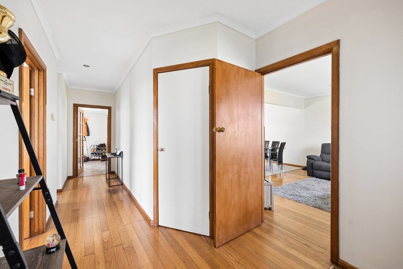 Photo - 42 Centenary Crescent, Werribee VIC 3030 - Image 10