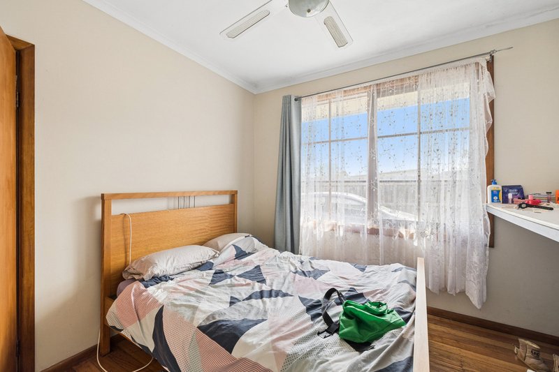 Photo - 42 Centenary Crescent, Werribee VIC 3030 - Image 11