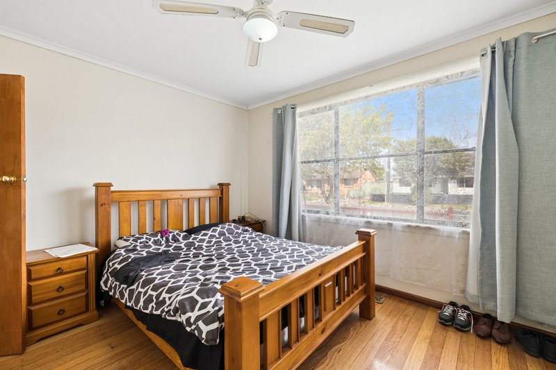 Photo - 42 Centenary Crescent, Werribee VIC 3030 - Image 14