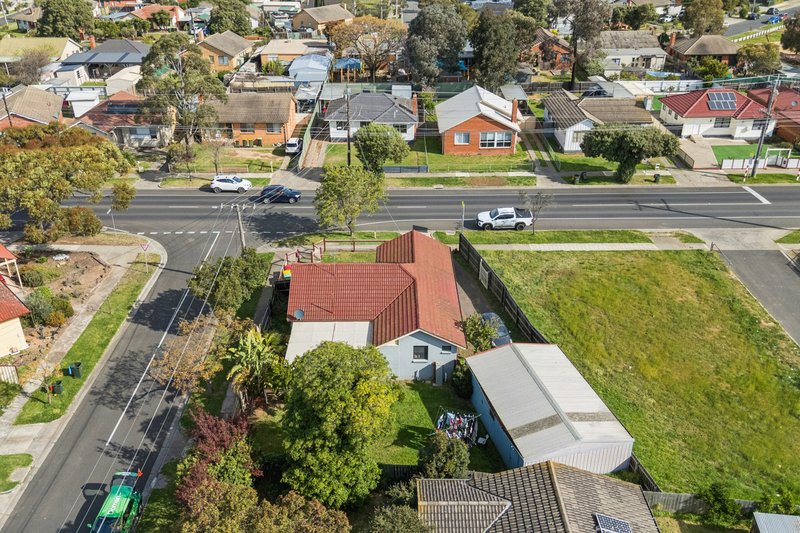 Photo - 42 Centenary Crescent, Werribee VIC 3030 - Image 19