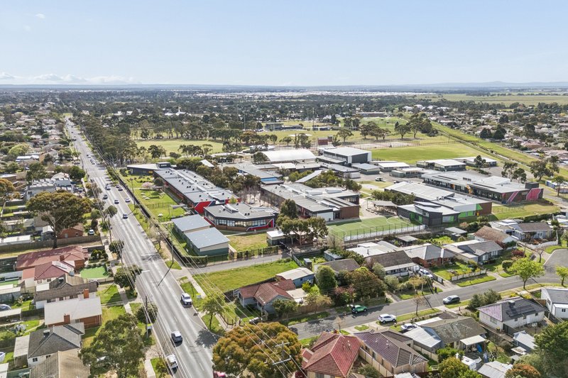 Photo - 42 Centenary Crescent, Werribee VIC 3030 - Image 22