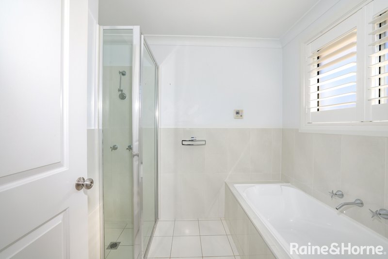 Photo - 42 Cheviot Drive, Kelso NSW 2795 - Image 3
