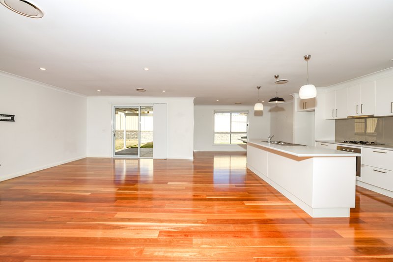 Photo - 42 Cheviot Drive, Kelso NSW 2795 - Image 5