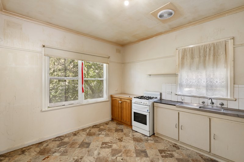 Photo - 42 Chisholm Crescent, Seymour VIC 3660 - Image 2