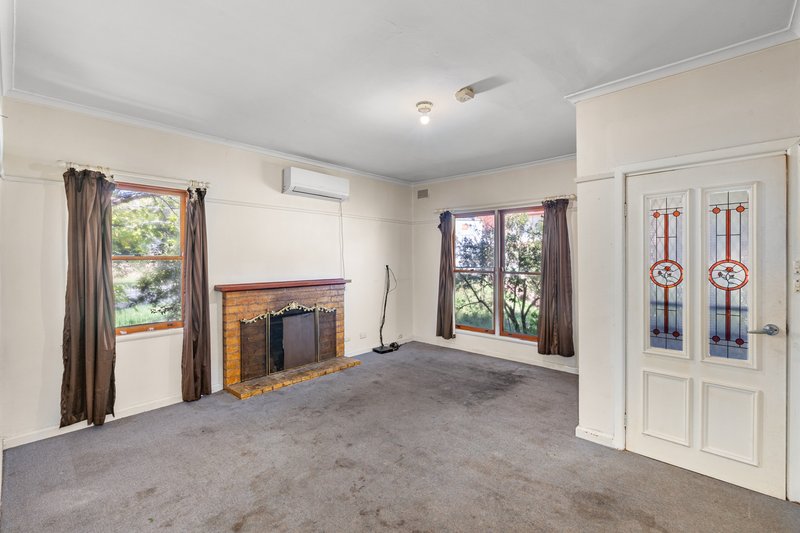 Photo - 42 Chisholm Crescent, Seymour VIC 3660 - Image 3