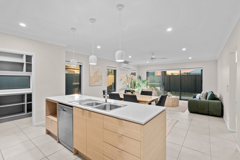 Photo - 42 Cooper Crescent, Jimboomba QLD 4280 - Image 5