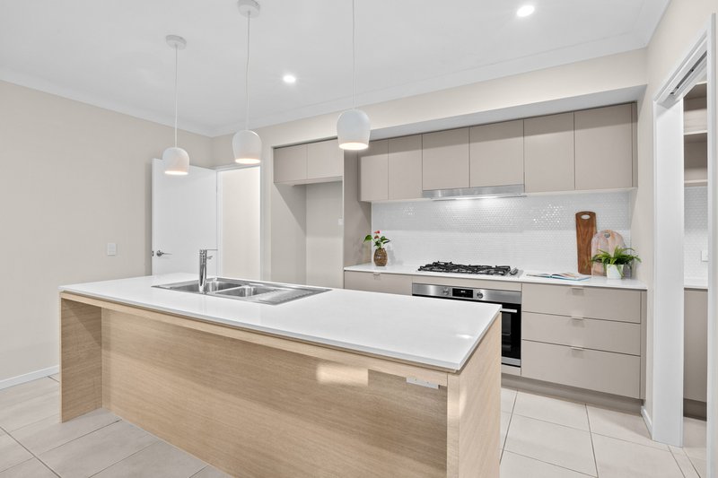 Photo - 42 Cooper Crescent, Jimboomba QLD 4280 - Image 6