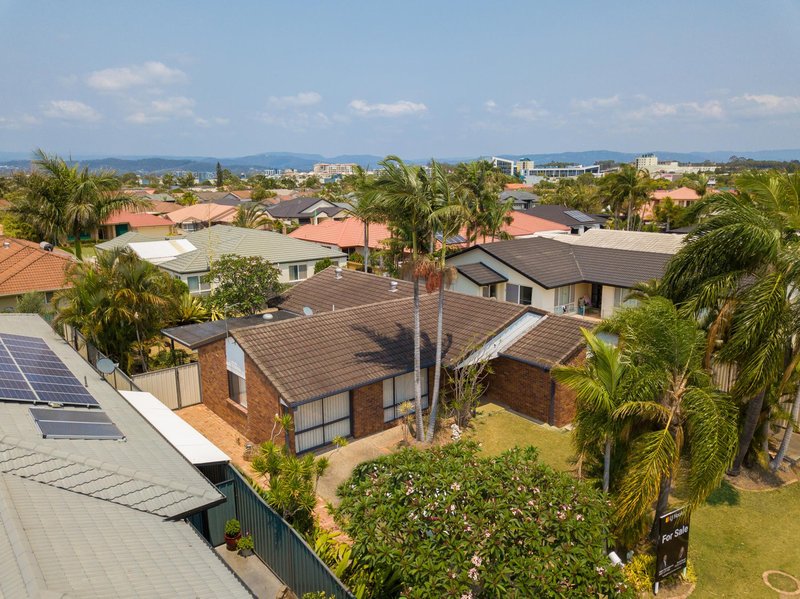 Photo - 42 Coronet Crescent, Burleigh Waters QLD 4220 - Image 2