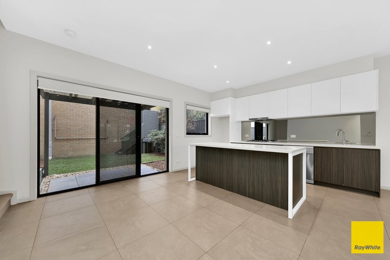 Photo - 42 Damask Way, Mernda VIC 3754 - Image 4