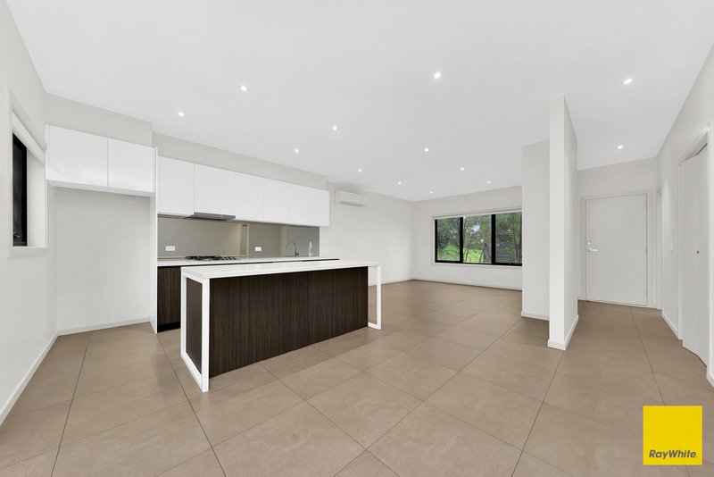 Photo - 42 Damask Way, Mernda VIC 3754 - Image 8
