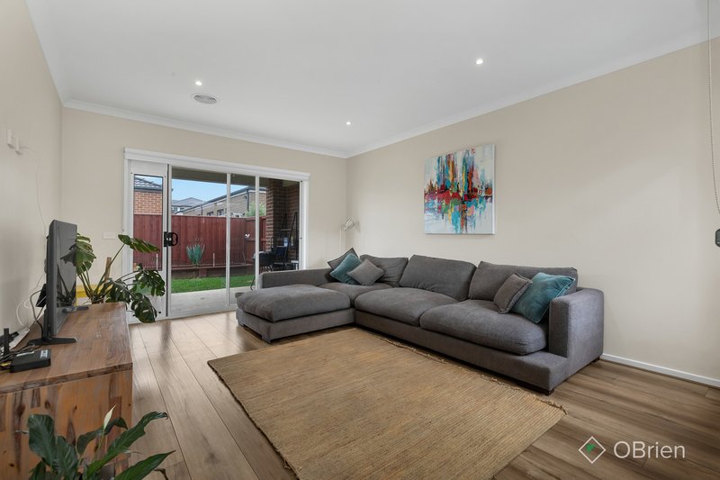 Photo - 42 Dawley Circuit, Werribee VIC 3030 - Image 5