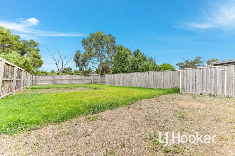 Photo - 42 Devine Drive, Pakenham VIC 3810 - Image 4