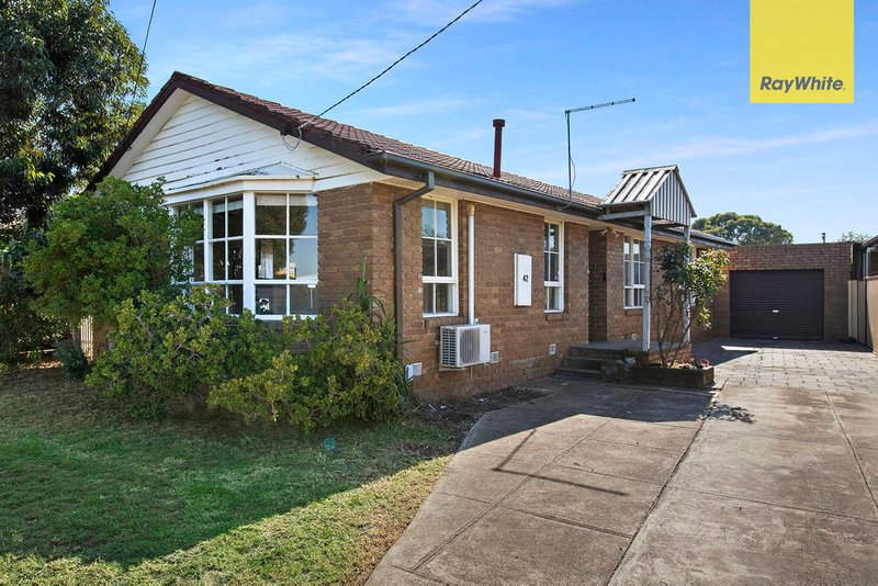 Photo - 42 Dover Street, Albanvale VIC 3021 - Image 2