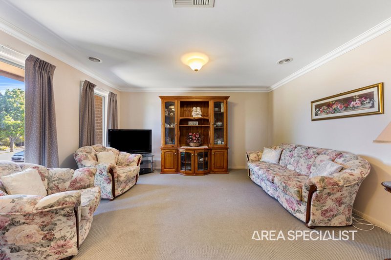 Photo - 42 Ebony Drive, Pakenham VIC 3810 - Image 7