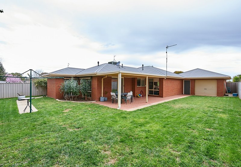 Photo - 42 Eldershaw Drive, Forest Hill NSW 2651 - Image 4