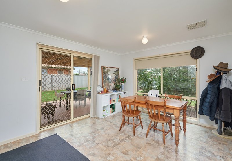 Photo - 42 Eldershaw Drive, Forest Hill NSW 2651 - Image 5