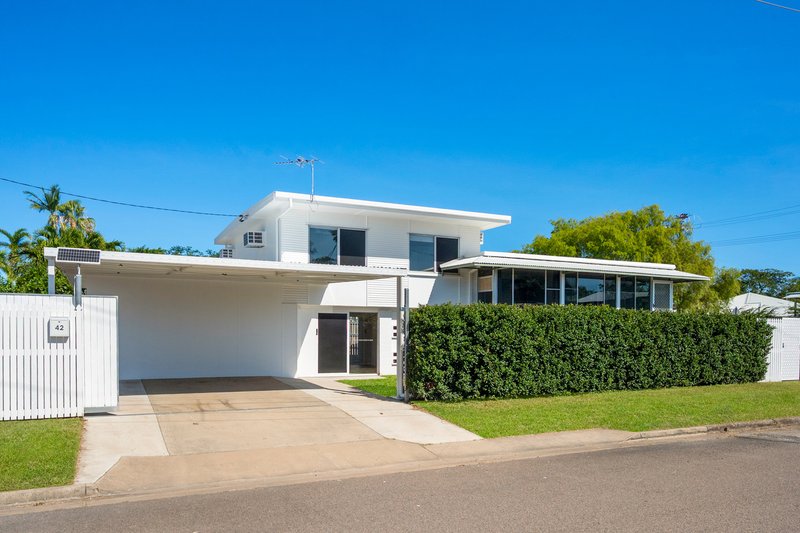 Photo - 42 Ellimatta Avenue, Cranbrook QLD 4814 - Image 1