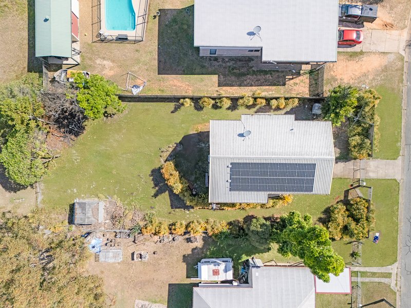 Photo - 42 Emperor Street, Toolooa QLD 4680 - Image 9