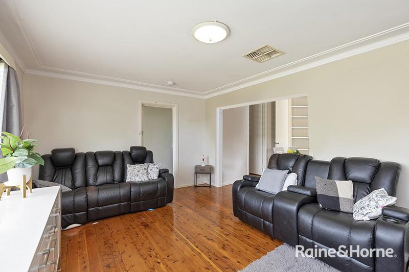 Photo - 42 Erwin Street, Tamworth NSW 2340 - Image 2