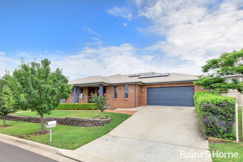 Photo - 42 Falcon Drive, Tamworth NSW 2340 - Image 2