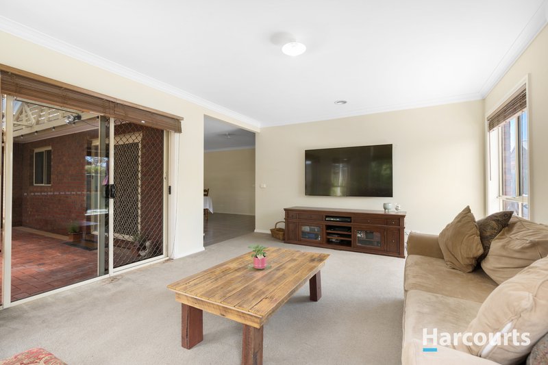 Photo - 42 Ferndown Drive, Cranbourne VIC 3977 - Image 3