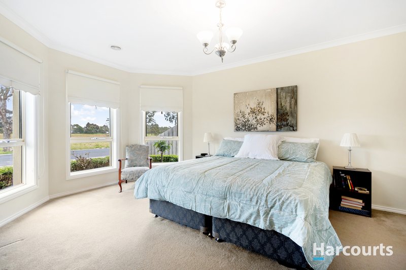 Photo - 42 Ferndown Drive, Cranbourne VIC 3977 - Image 7