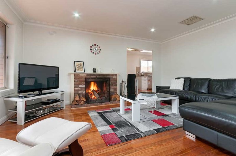 Photo - 42 Field Street, Craigieburn VIC 3064 - Image 4