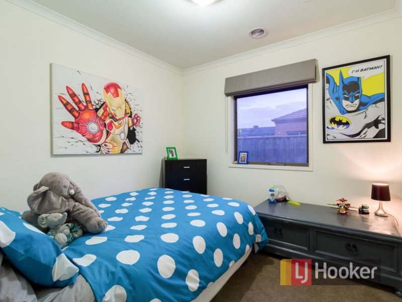 Photo - 42 Flinders Park Drive, Officer VIC 3809 - Image 12