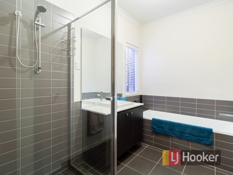 Photo - 42 Flinders Park Drive, Officer VIC 3809 - Image 14