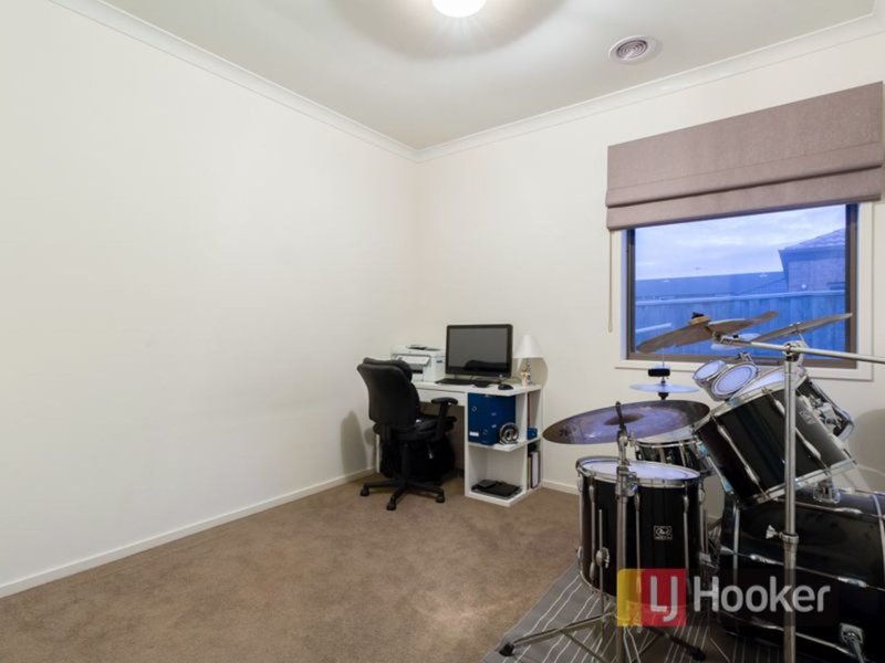 Photo - 42 Flinders Park Drive, Officer VIC 3809 - Image 15