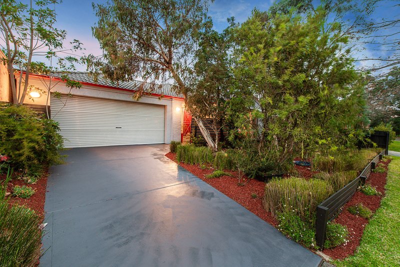 Photo - 42 Forest Oak Drive, Upper Ferntree Gully VIC 3156 - Image 2