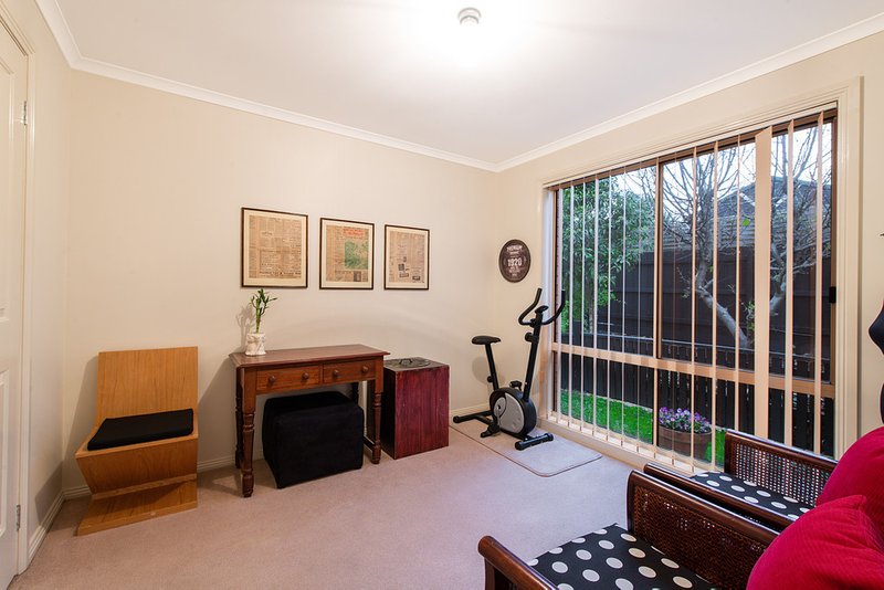 Photo - 42 Forest Oak Drive, Upper Ferntree Gully VIC 3156 - Image 9