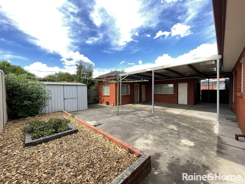 Photo - 42 Garden Drive, Braybrook VIC 3019 - Image 11