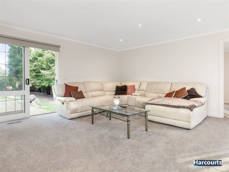 Photo - 42 George Knox Drive, Rowville VIC 3178 - Image 4