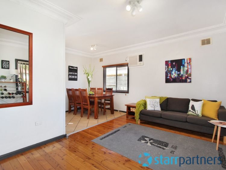 Photo - 42 Grantham Road, Seven Hills NSW 2147 - Image 2