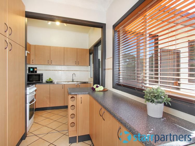 Photo - 42 Grantham Road, Seven Hills NSW 2147 - Image 5