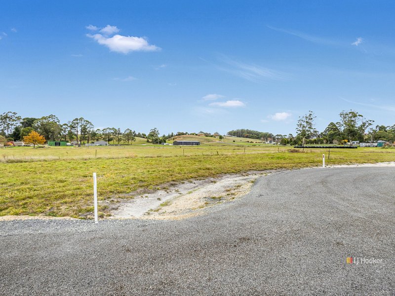 Photo - 42 Graylyn Drive, Wynyard TAS 7325 - Image 3