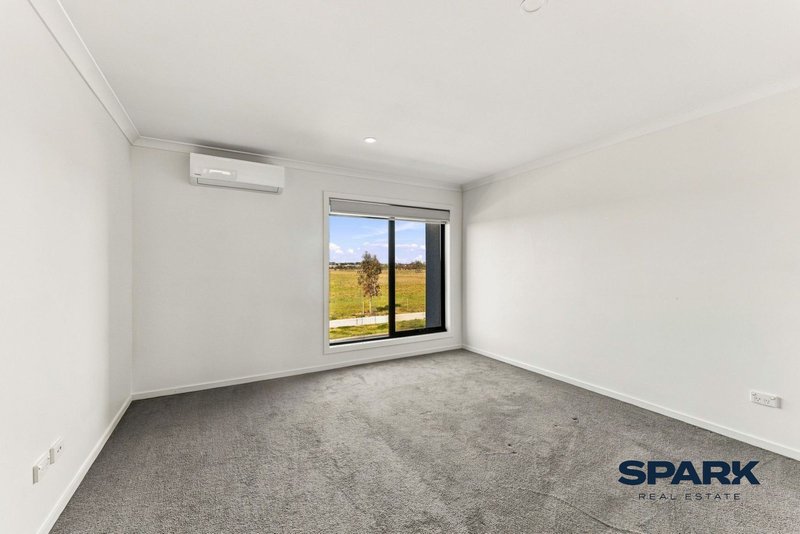 Photo - 42 Halcyon Road, Deanside VIC 3336 - Image 9