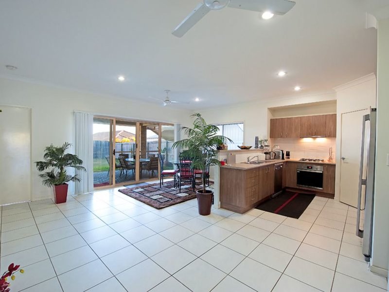 Photo - 42 Hare Street, North Lakes QLD 4509 - Image 3