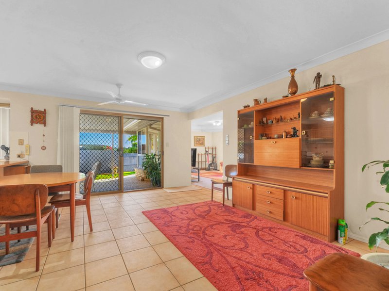 Photo - 42 Hayward Avenue, Cashmere QLD 4500 - Image 10