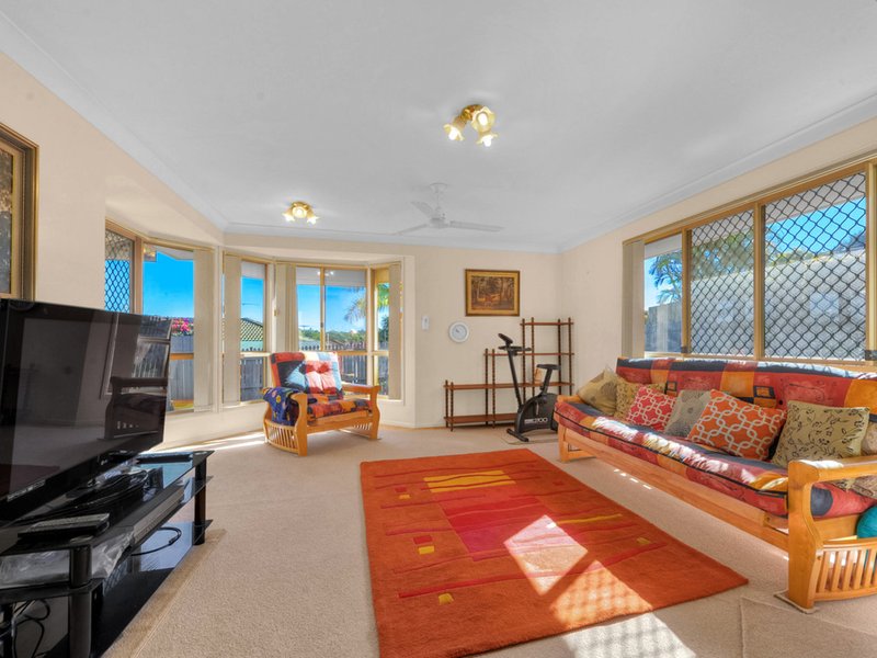 Photo - 42 Hayward Avenue, Cashmere QLD 4500 - Image 11